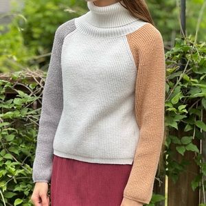 Colorful turtle neck